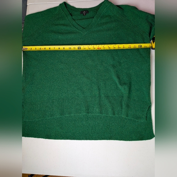 J. Crew Women's Emerald Green High Low V-Neck Relaxed Merino Blend Sweater XXL - Picture 6 of 11